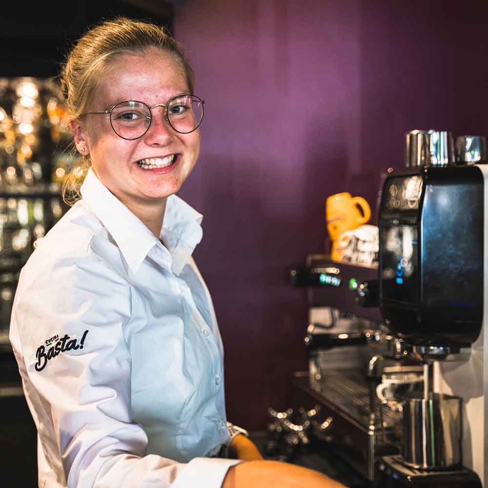 medewerker-gusto-bar-koffie